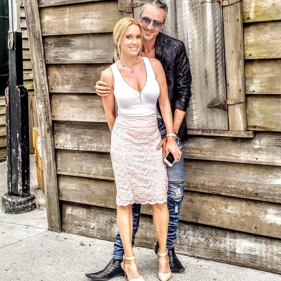 Meet your Posher, Danielle - Picture 1 of 3